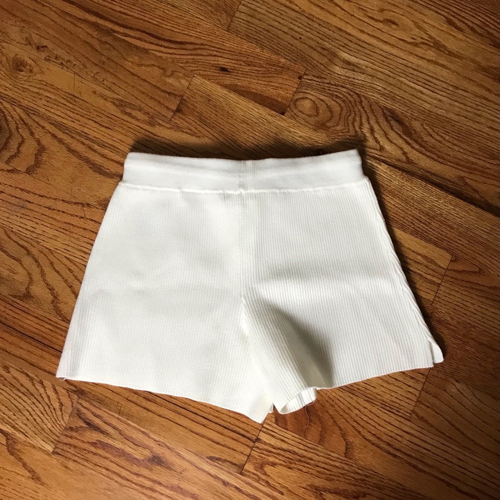 Abercrombie Women's Cream Knit Shorts - Picture 5 of 7